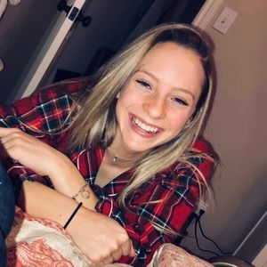 Meet your Posher, Claire